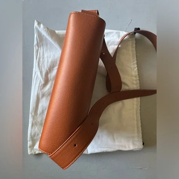 Cuyana Tan Crossbody Bag - Picture 7 of 14